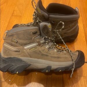 Keen women’s  Dark Brown Outdoor hiking Boots - Waterproof